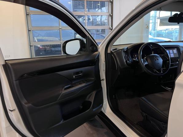 Mitsubishi Outlander III Рестайлинг 3 с пробегом 2021 года, цена 2 740 000 рублей, 53843 км, внедорожник, Автокод Объявления