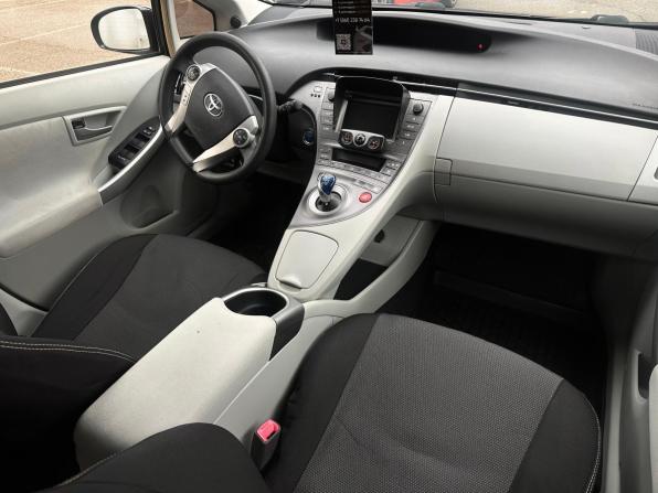 Toyota Prius III Рестайлинг (XW30) с пробегом 2013 года, цена 1 064 000 рублей, 160516 км, лифтбек, Автокод Объявления