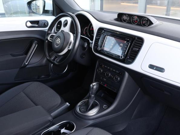 Volkswagen Beetle II (A5) с пробегом 2015 года, цена 1 798 000 рублей, 63265 км, хэтчбек, Автокод Объявления