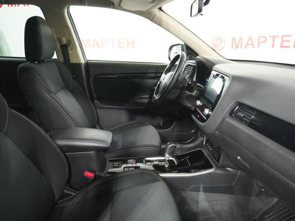 Mitsubishi Outlander III Рестайлинг 3 с пробегом 2021 года, цена 2 499 000 рублей, 119935 км, внедорожник, Автокод Объявления