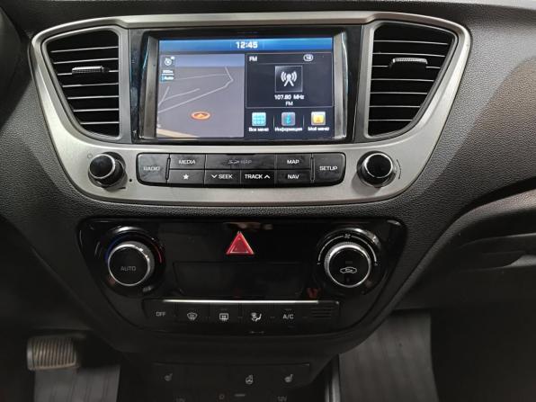 Hyundai Solaris II с пробегом 2017 года, цена 1 100 000 рублей, 165764 км, седан, Автокод Объявления
