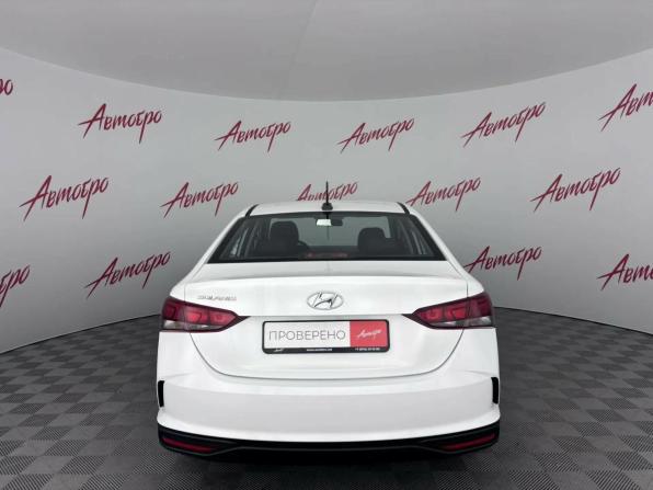 Hyundai Solaris II Рестайлинг с пробегом 2022 года, цена 1 369 000 рублей, 128093 км, седан, Автокод Объявления