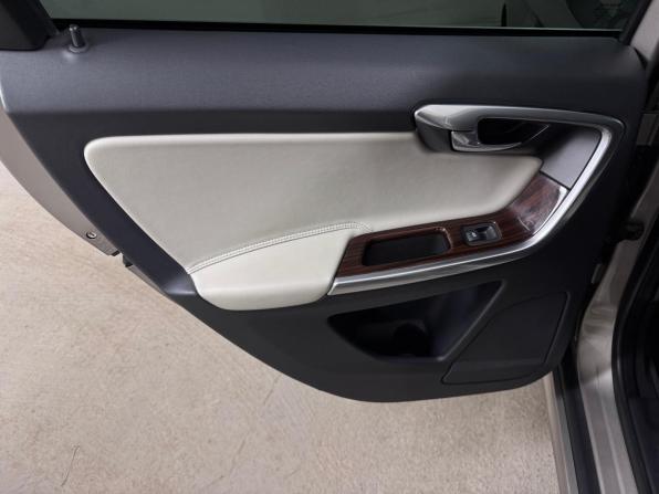 Volvo XC60 I Рестайлинг с пробегом 2015 года, цена 2 291 000 рублей, 138000 км, внедорожник, Автокод Объявления