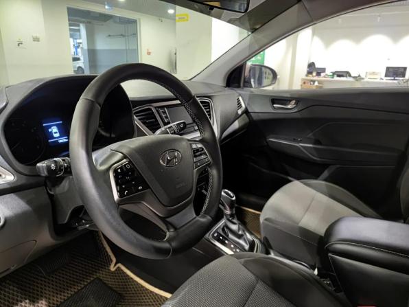 Hyundai Solaris II с пробегом 2019 года, цена 1 393 000 рублей, 120225 км, седан, Автокод Объявления