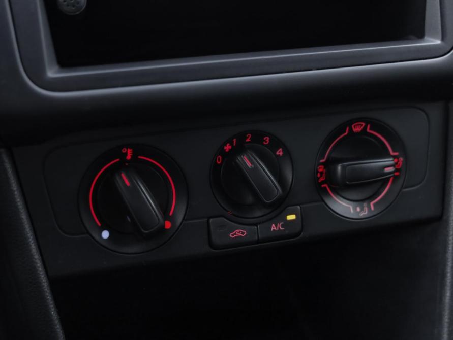 Volkswagen Polo V Рестайлинг Санкт-Петербург  - изображение 15