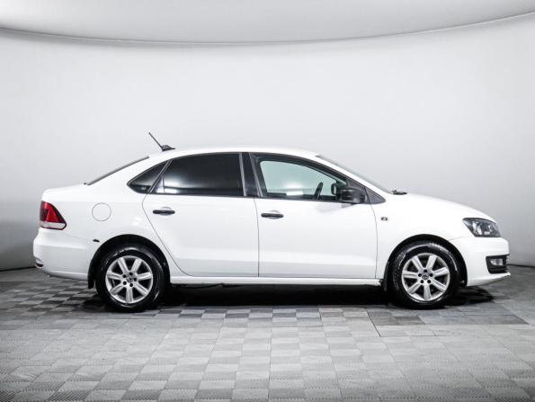 Volkswagen Polo V Рестайлинг с пробегом 2018 года, цена 899 000 рублей, 121739 км, седан, Автокод Объявления