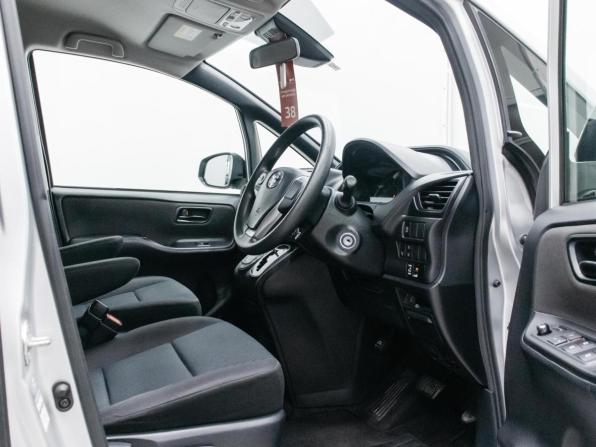 Toyota Noah III (R80) Рестайлинг с пробегом 2018 года, цена 2 490 000 рублей, 76949 км, минивэн, Автокод Объявления