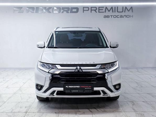 Mitsubishi Outlander III Рестайлинг 3 с пробегом 2022 года, цена 2 439 000 рублей, 63267 км, внедорожник, Автокод Объявления