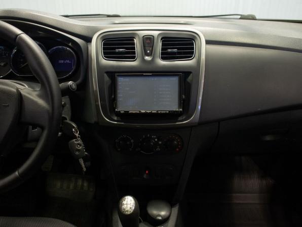 Renault Logan II с пробегом 2015 года, цена 570 000 рублей, 308129 км, седан, Автокод Объявления