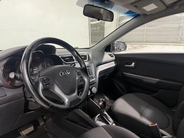 Kia Rio III Рестайлинг с пробегом 2016 года, цена 1 199 800 рублей, 77000 км, хэтчбек, Автокод Объявления