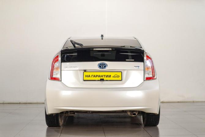 Toyota Prius III Рестайлинг (XW30) с пробегом 2015 года, цена 1 539 000 рублей, 188000 км, лифтбек, Автокод Объявления