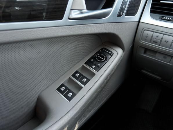 Hyundai Genesis II с пробегом 2015 года, цена 1 520 000 рублей, 205229 км, седан, Автокод Объявления