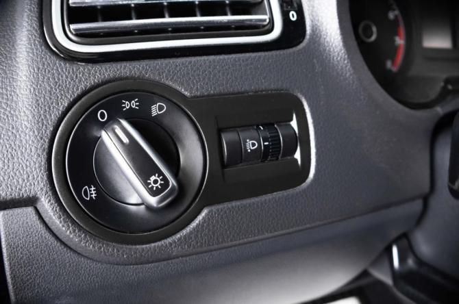Volkswagen Polo V Рестайлинг с пробегом 2018 года, цена 909 000 рублей, 359321 км, седан, Автокод Объявления