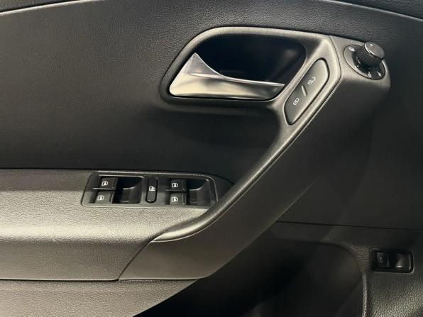 Volkswagen Polo V Рестайлинг с пробегом 2017 года, цена 910 000 рублей, 159274 км, седан, Автокод Объявления