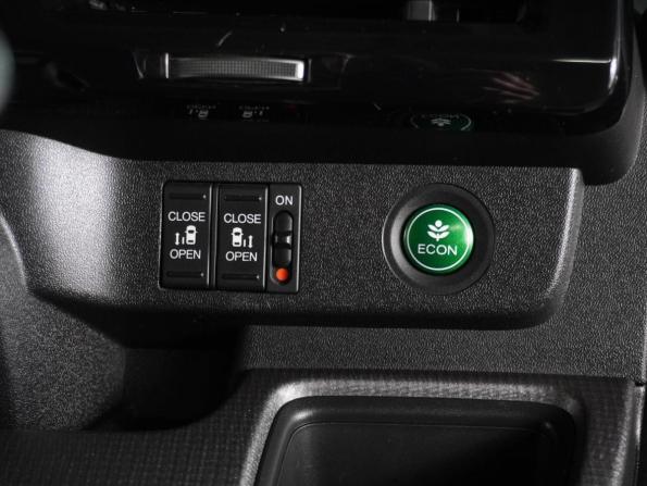 Honda Stepwgn V Рестайлинг с пробегом 2019 года, цена 2 769 000 рублей, 52237 км, минивэн, Автокод Объявления