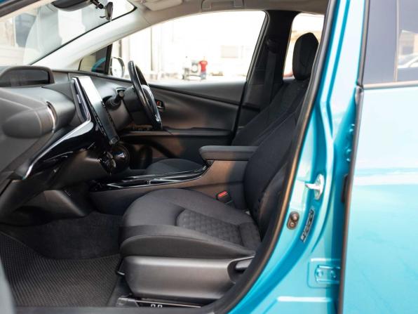Toyota Prius IV (XW50) с пробегом 2018 года, цена 1 620 000 рублей, 169861 км, лифтбек, Автокод Объявления