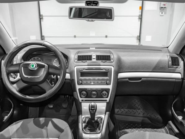 Skoda Octavia II (A5) Рестайлинг с пробегом 2011 года, цена 668 895 рублей, 398311 км, лифтбек, Автокод Объявления