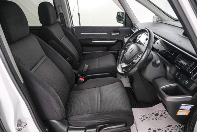 Honda Stepwgn V с пробегом 2015 года, цена 2 049 000 рублей, 93927 км, минивэн, Автокод Объявления