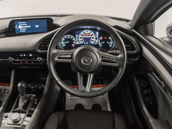 Mazda 3 IV (BP) с пробегом 2021 года, цена 1 910 000 рублей, 6450 км, хэтчбек, Автокод Объявления