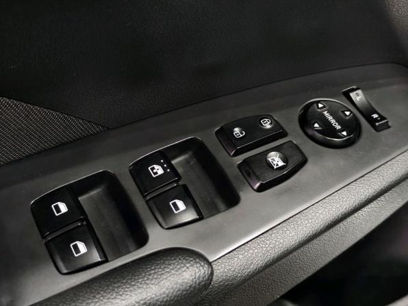 Hyundai Solaris II с пробегом 2017 года, цена 1 045 000 рублей, 202258 км, седан, Автокод Объявления