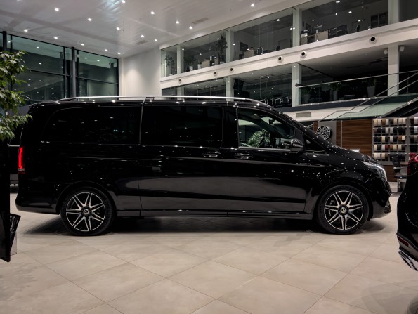 Mercedes-Benz V-Класс III (W447) Рестайлинг с пробегом 2023 года, цена 15 600 000 рублей, 34 км, минивэн, Автокод Объявления