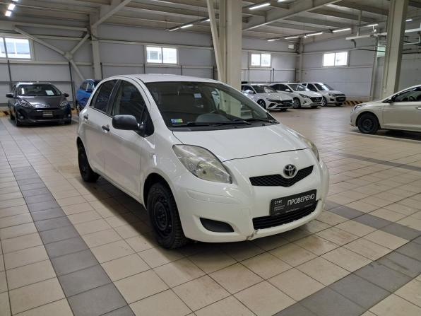 Toyota Yaris II с пробегом 2009 года, цена 375 000 рублей, 179498 км, хэтчбек, Автокод Объявления
