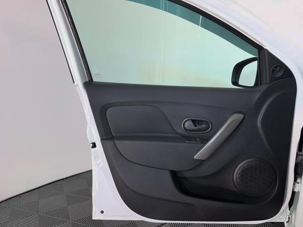 Renault Logan II Рестайлинг с пробегом 2018 года, цена 579 000 рублей, 281000 км, седан, Автокод Объявления