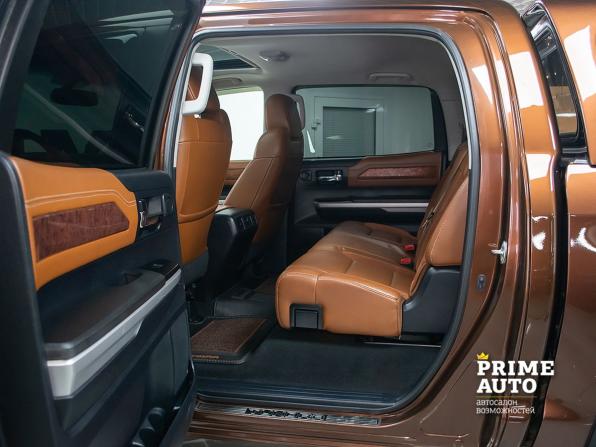 Toyota Tundra II Рестайлинг с пробегом 2014 года, цена 4 999 000 рублей, 304000 км, offers.body_type.unknown, Автокод Объявления
