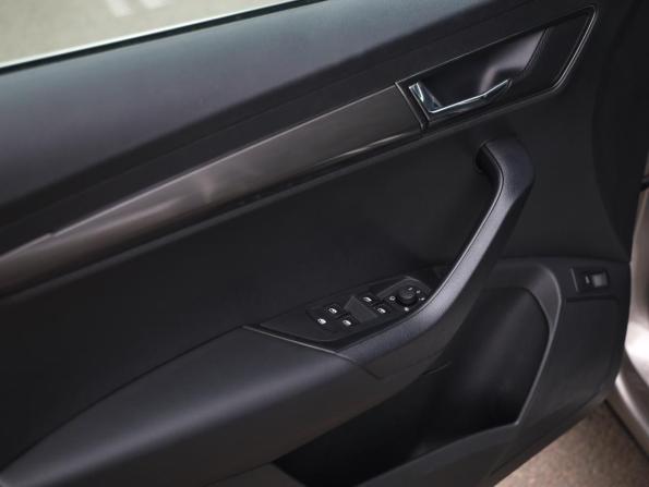 Skoda Karoq I с пробегом 2020 года, цена 2 449 000 рублей, 109210 км, внедорожник, Автокод Объявления