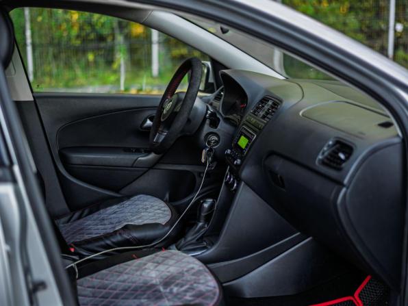 Volkswagen Polo V с пробегом 2015 года, цена 750 000 рублей, 274335 км, седан, Автокод Объявления