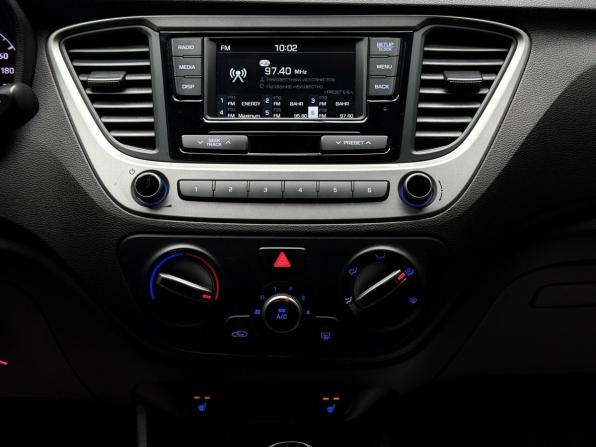Hyundai Solaris II с пробегом 2017 года, цена 1 299 000 рублей, 124796 км, седан, Автокод Объявления