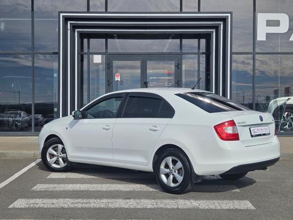 Skoda Rapid I с пробегом 2015 года, цена 900 000 рублей, 211000 км, лифтбек, Автокод Объявления