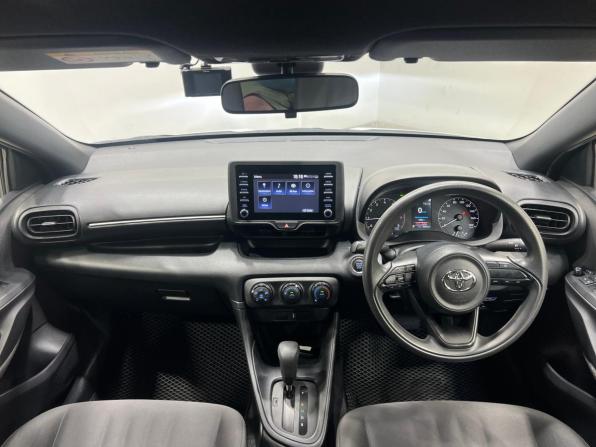 Toyota Yaris IV с пробегом 2020 года, цена 1 200 000 рублей, 80856 км, хэтчбек, Автокод Объявления