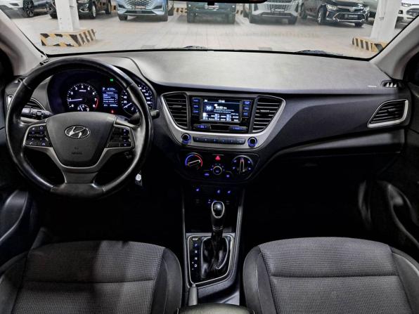 Hyundai Solaris II с пробегом 2017 года, цена 825 000 рублей, 239885 км, седан, Автокод Объявления
