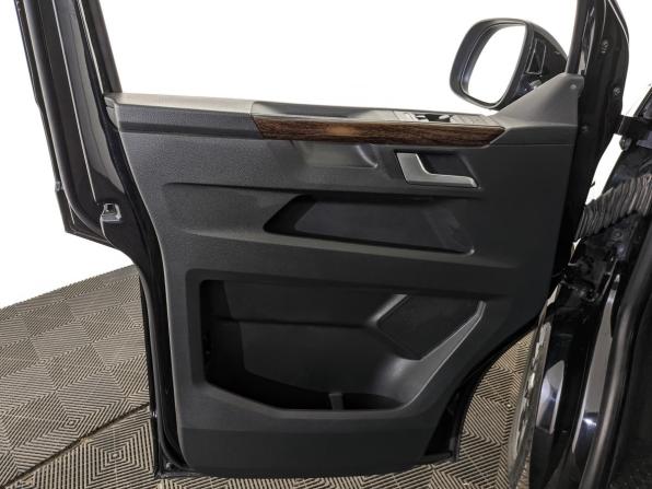 Volkswagen Multivan T6 Рестайлинг с пробегом 2021 года, цена 6 000 000 рублей, 171000 км, минивэн, Автокод Объявления