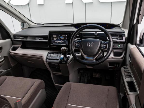 Honda Stepwgn V с пробегом 2016 года, цена 2 148 000 рублей, 64026 км, минивэн, Автокод Объявления