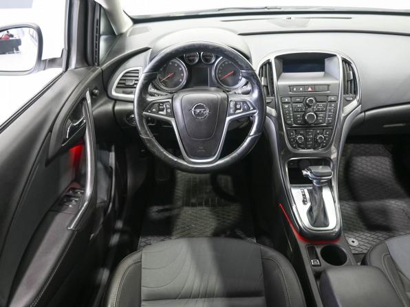 Opel Astra J Рестайлинг с пробегом 2013 года, цена 1 029 900 рублей, 148000 км, седан, Автокод Объявления