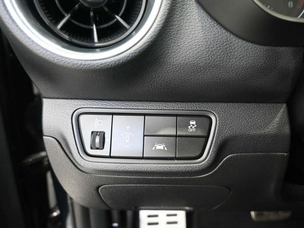 Kia K3 II с пробегом 2018 года, цена 2 604 900 рублей, 35704 км, хэтчбек, Автокод Объявления