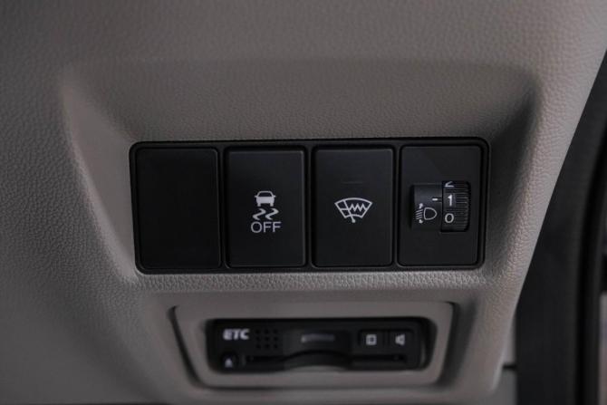 Honda Stepwgn V с пробегом 2017 года, цена 2 099 000 рублей, 110000 км, минивэн, Автокод Объявления