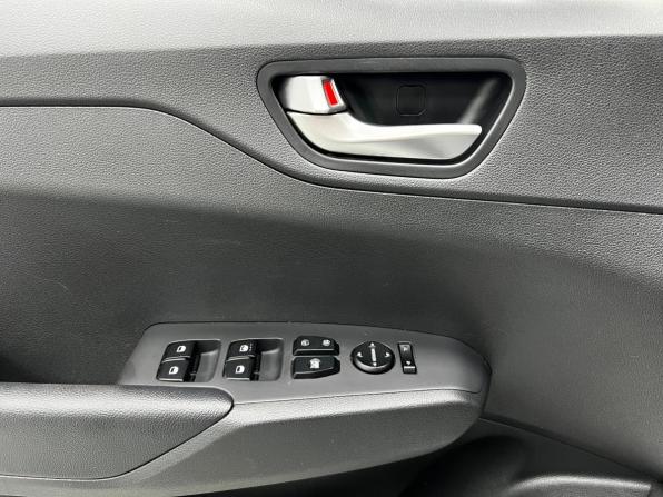 Hyundai Solaris II Рестайлинг с пробегом 2021 года, цена 1 750 000 рублей, 40829 км, седан, Автокод Объявления