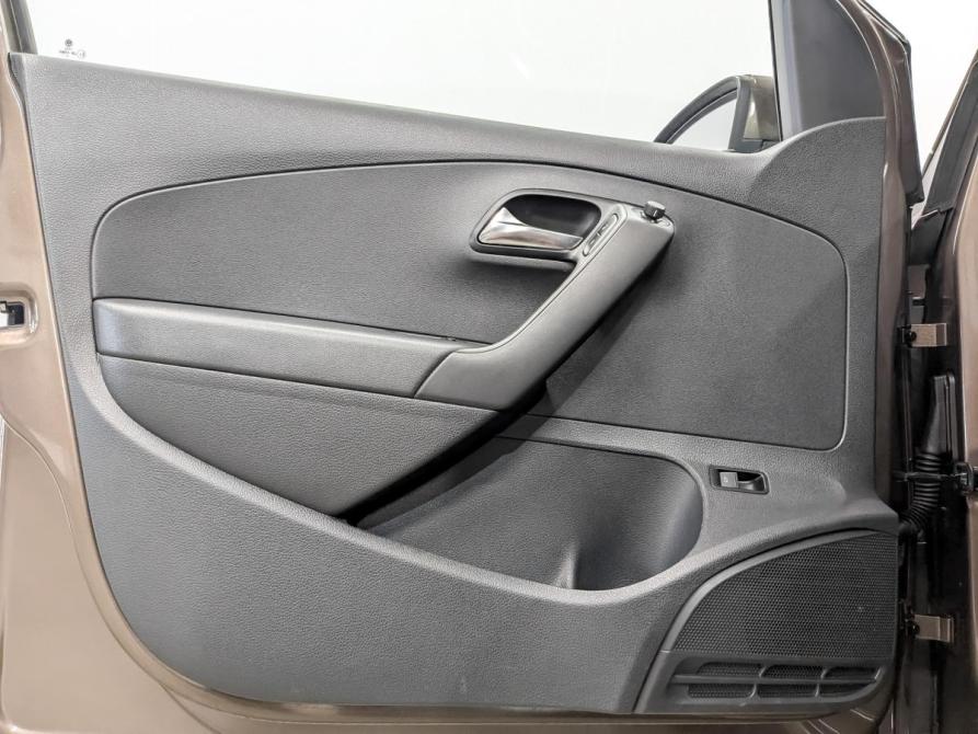 Volkswagen Polo V Рестайлинг Санкт-Петербург  - изображение 19
