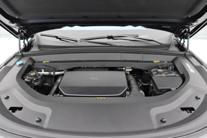 Li Auto (Lixiang) L9 I Рестайлинг с пробегом 2025 года, цена 9 490 000 рублей, 5 км, внедорожник, Автокод Объявления