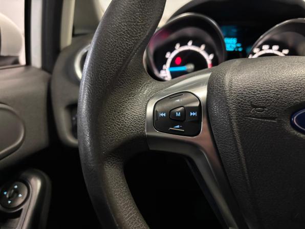 Ford Fiesta Mk6 Рестайлинг с пробегом 2015 года, цена 629 000 рублей, 223000 км, седан, Автокод Объявления