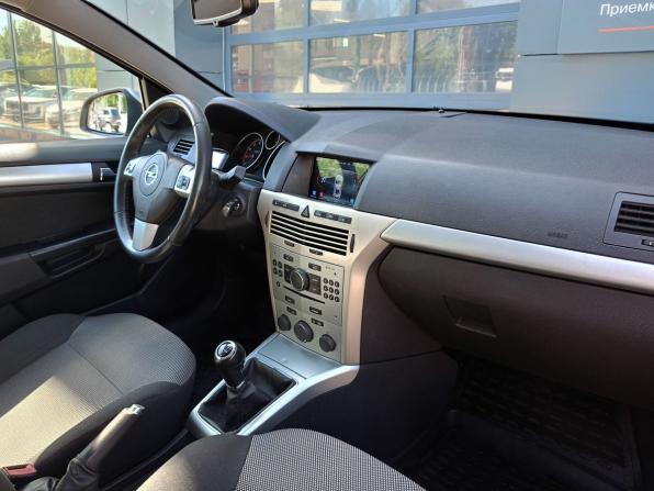Opel Astra H Рестайлинг с пробегом 2009 года, цена 445 000 рублей, 195958 км, седан, Автокод Объявления
