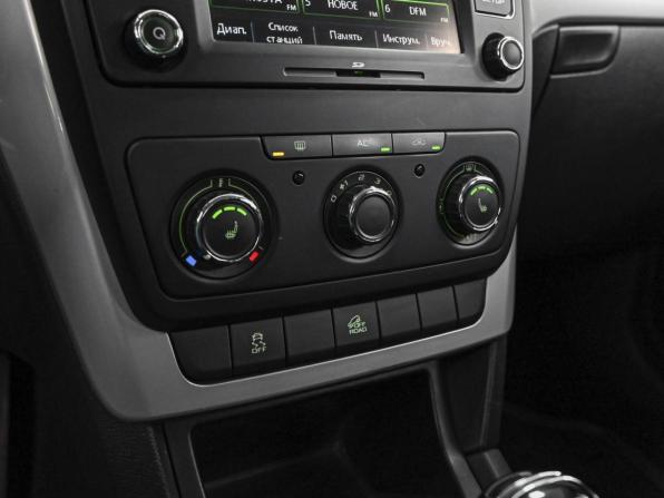 Skoda Yeti I Рестайлинг с пробегом 2013 года, цена 1 048 000 рублей, 134081 км, внедорожник, Автокод Объявления