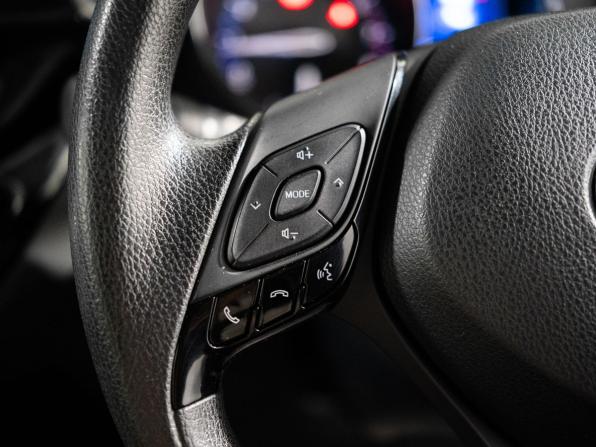 Toyota C-HR I с пробегом 2019 года, цена 1 780 500 рублей, 65943 км, внедорожник, Автокод Объявления