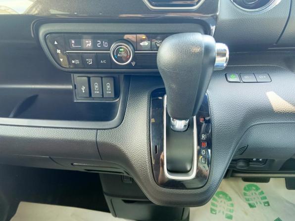 Honda N-BOX II с пробегом 2018 года, цена 999 999 рублей, 148862 км, минивэн, Автокод Объявления