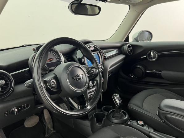 Mini Hatch III (F55/F56) Рестайлинг с пробегом 2018 года, цена 1 480 000 рублей, 148541 км, хэтчбек, Автокод Объявления