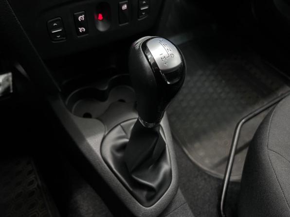 Renault Sandero II Рестайлинг с пробегом 2019 года, цена 1 230 000 рублей, 92000 км, хэтчбек, Автокод Объявления