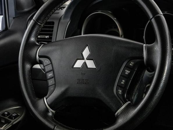 Mitsubishi Pajero IV Рестайлинг 1 с пробегом 2012 года, цена 1 625 000 рублей, 224973 км, внедорожник, Автокод Объявления